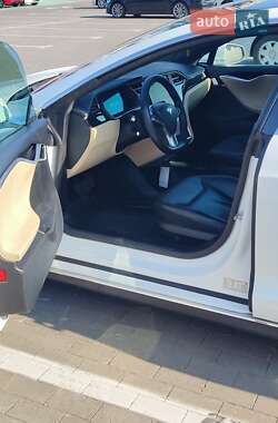 Ліфтбек Tesla Model S 2014 в 