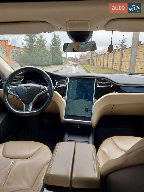 Ліфтбек Tesla Model S 2015 в Запоріжжі