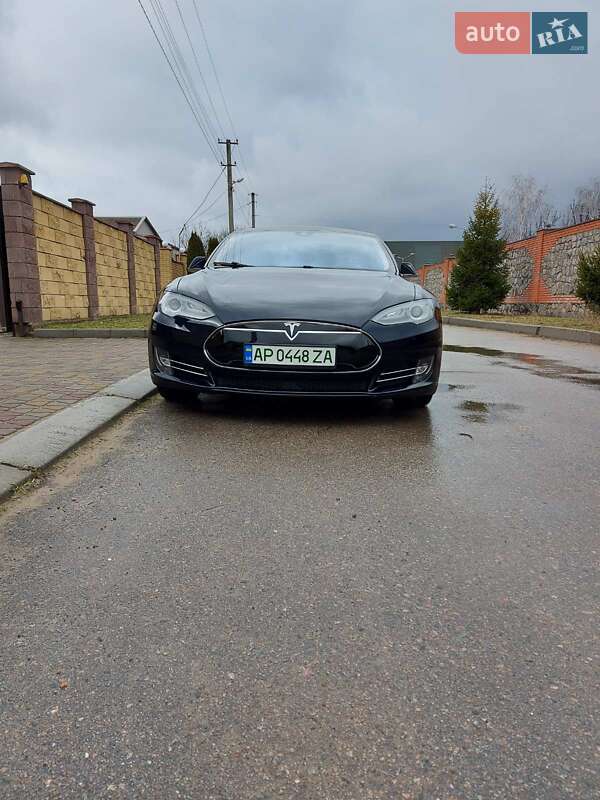 Лифтбек Tesla Model S 2015 в Запорожье
