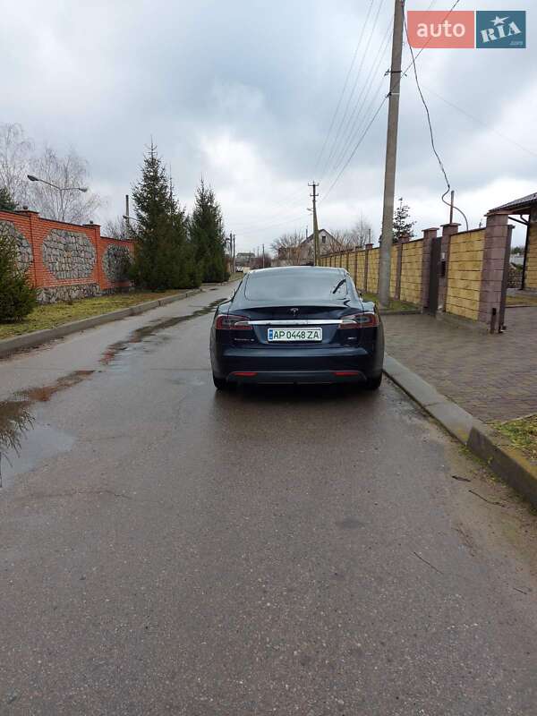 Ліфтбек Tesla Model S 2015 в Запоріжжі