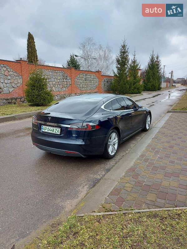 Ліфтбек Tesla Model S 2015 в Запоріжжі