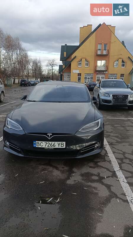 Ліфтбек Tesla Model S 2018 в Львові