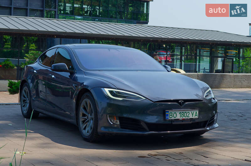 Лифтбек Tesla Model S 2018 в Киеве