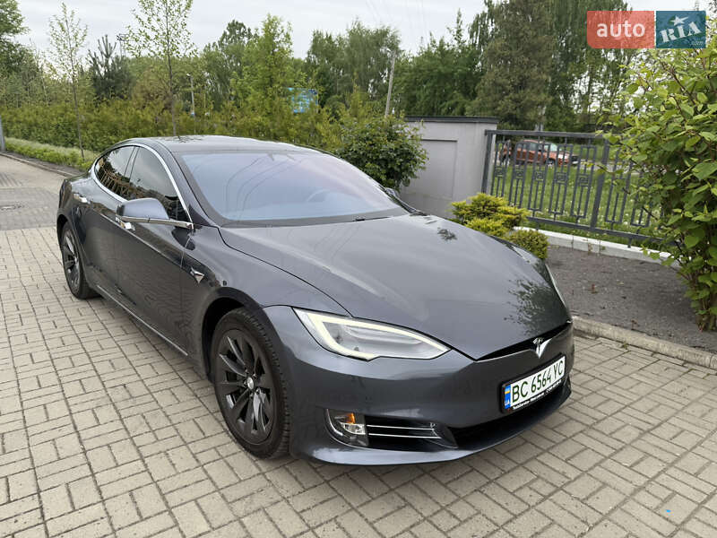 Лифтбек Tesla Model S 2019 в Львове