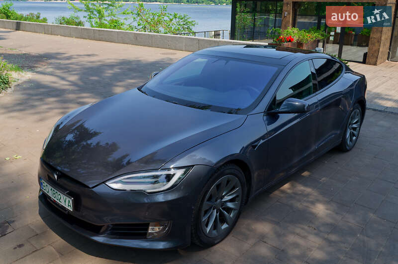 Лифтбек Tesla Model S 2018 в Киеве