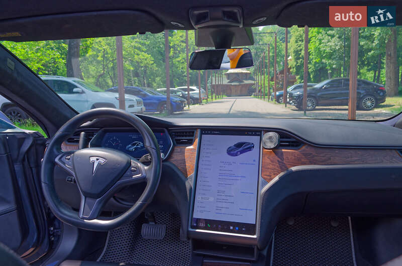 Лифтбек Tesla Model S 2018 в Киеве