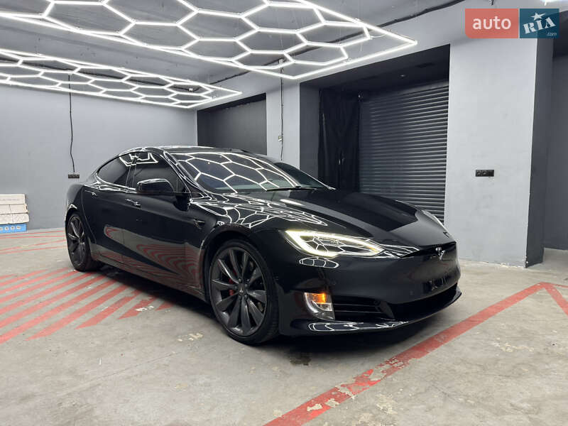 Лифтбек Tesla Model S 2017 в Днепре