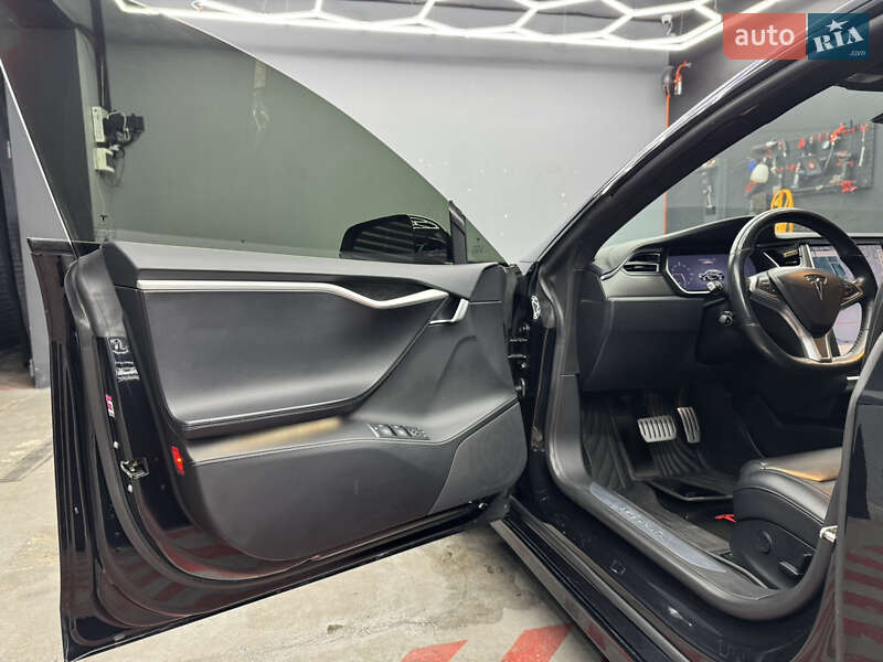 Лифтбек Tesla Model S 2017 в Днепре