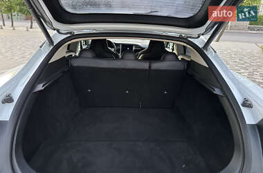Лифтбек Tesla Model S 2014 в 