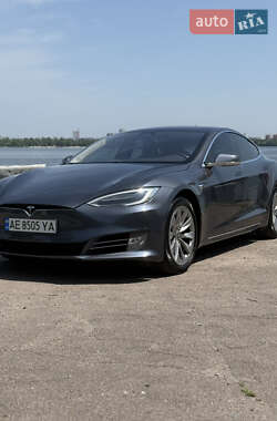 Лифтбек Tesla Model S 2017 в 