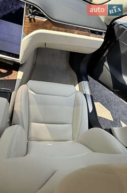 Лифтбек Tesla Model S 2017 в 