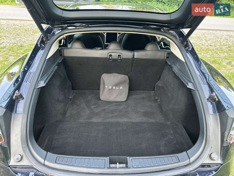 Лифтбек Tesla Model S 2013 в Виннице