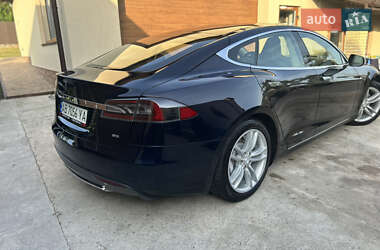 Лифтбек Tesla Model S 2013 в 