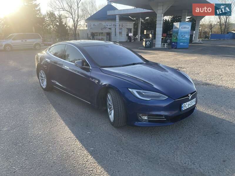 Ліфтбек Tesla Model S 2016 в Яворові