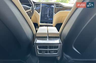 Лифтбек Tesla Model S 2013 в 