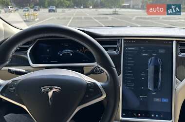 Лифтбек Tesla Model S 2013 в 