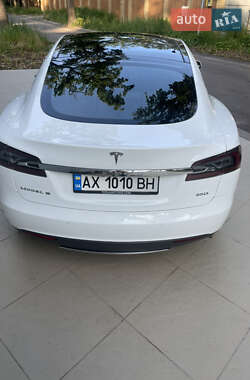 Лифтбек Tesla Model S 2016 в 