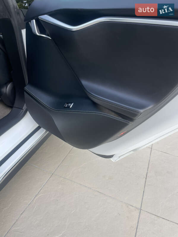 Ліфтбек Tesla Model S 2016 в Харкові