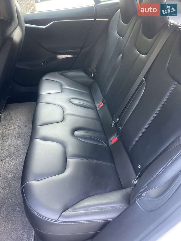 Ліфтбек Tesla Model S 2016 в Харкові