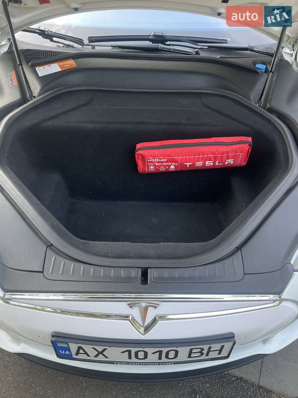 Ліфтбек Tesla Model S 2016 в Харкові