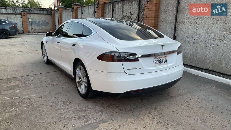 Ліфтбек Tesla Model S 2014 в Кривому Розі