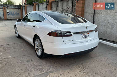 Лифтбек Tesla Model S 2014 в 
