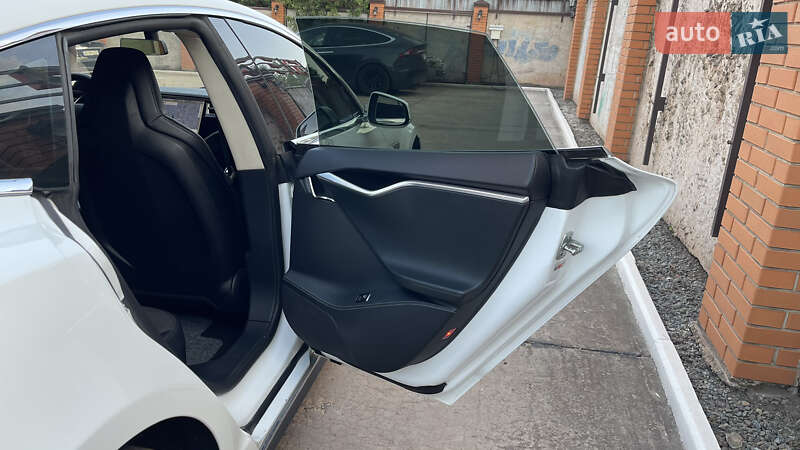 Ліфтбек Tesla Model S 2014 в Кривому Розі