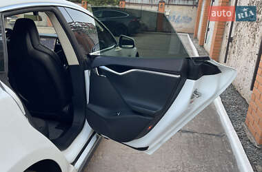 Лифтбек Tesla Model S 2014 в 