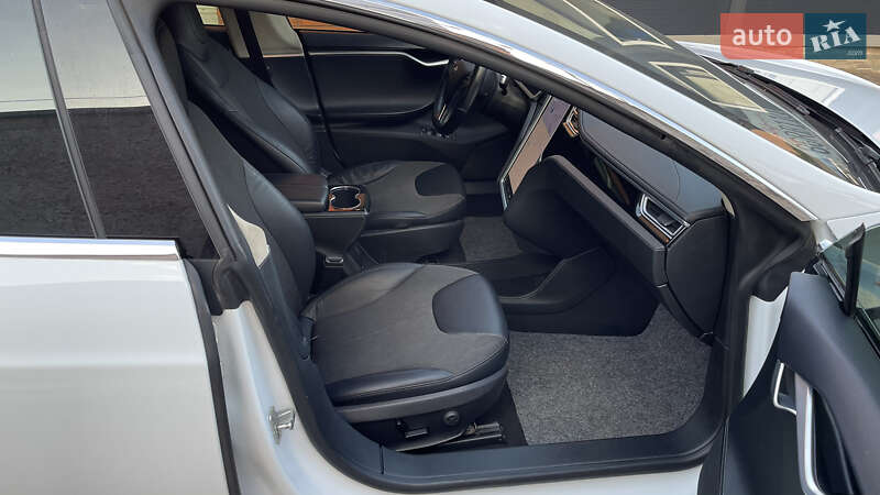 Ліфтбек Tesla Model S 2014 в Кривому Розі