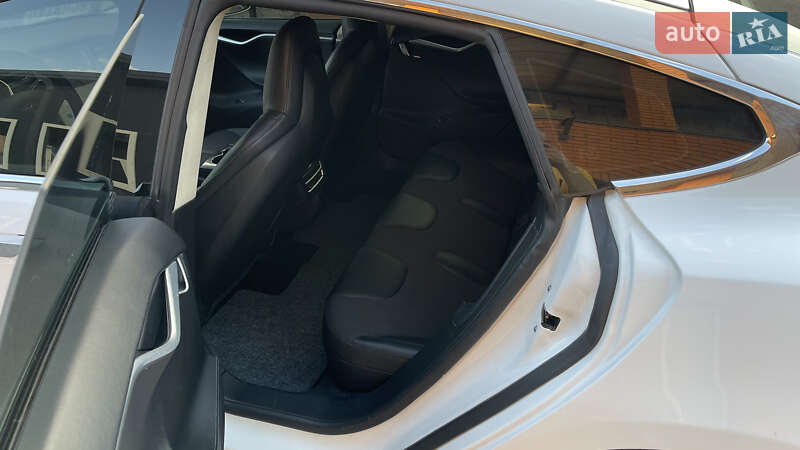 Ліфтбек Tesla Model S 2014 в Кривому Розі
