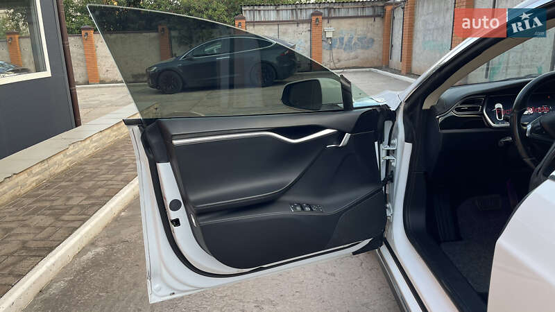 Ліфтбек Tesla Model S 2014 в Кривому Розі