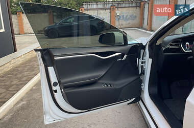 Лифтбек Tesla Model S 2014 в 