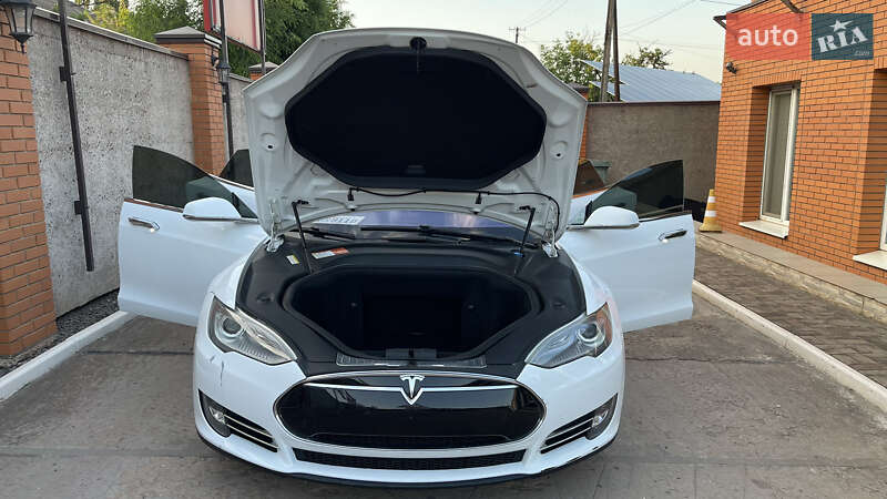 Ліфтбек Tesla Model S 2014 в Кривому Розі