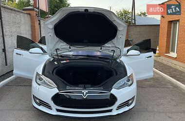 Лифтбек Tesla Model S 2014 в 