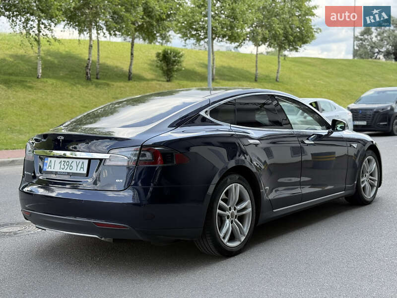 Ліфтбек Tesla Model S 2014 в Києві