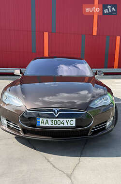 Лифтбек Tesla Model S 2014 в 