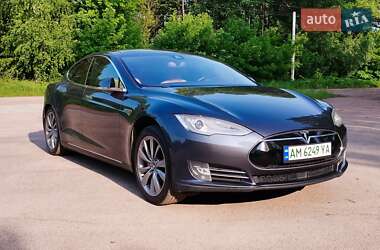 Ліфтбек Tesla Model S 2015 в Житомирі