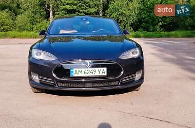 Лифтбек Tesla Model S 2015 в 
