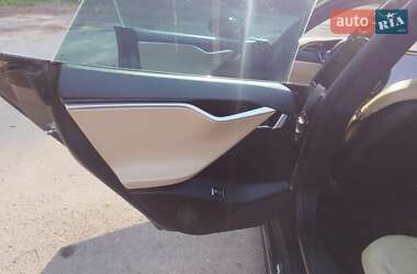 Лифтбек Tesla Model S 2015 в 