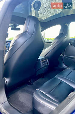Лифтбек Tesla Model S 2019 в 