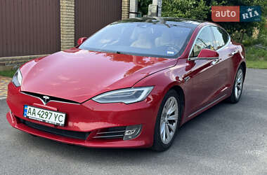 Лифтбек Tesla Model S 2016 в 