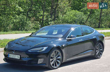 Ліфтбек Tesla Model S 2017 в Києві