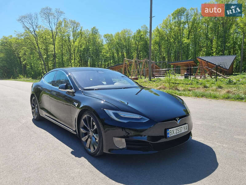 Ліфтбек Tesla Model S 2017 в Києві