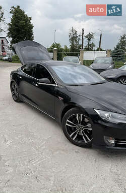 Лифтбек Tesla Model S 2013 в 