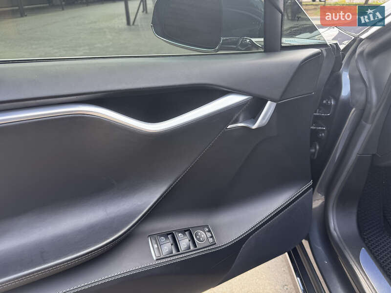 Лифтбек Tesla Model S 2016 в Одессе
