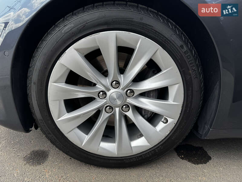 Лифтбек Tesla Model S 2016 в Одессе