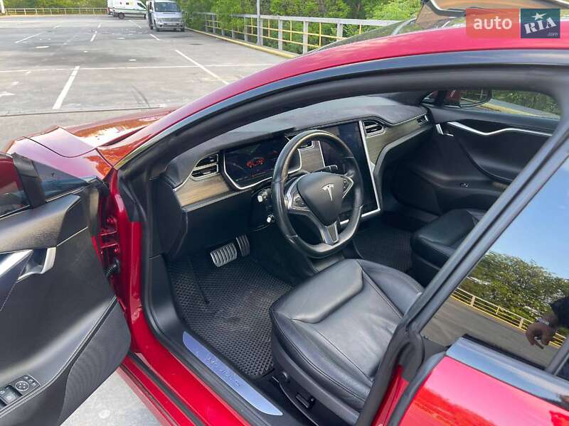 Ліфтбек Tesla Model S 2015 в Львові