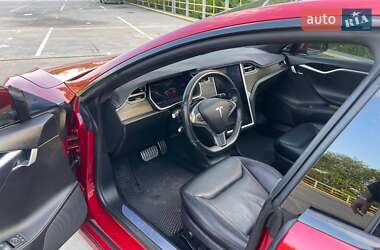 Лифтбек Tesla Model S 2015 в 