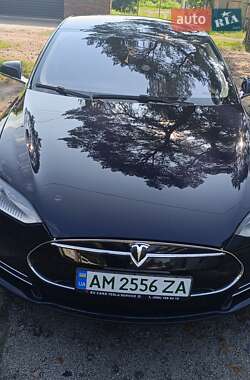 Лифтбек Tesla Model S 2013 в 