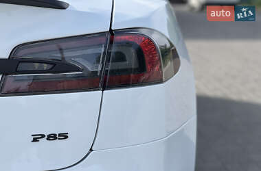 Ліфтбек Tesla Model S 2014 в 